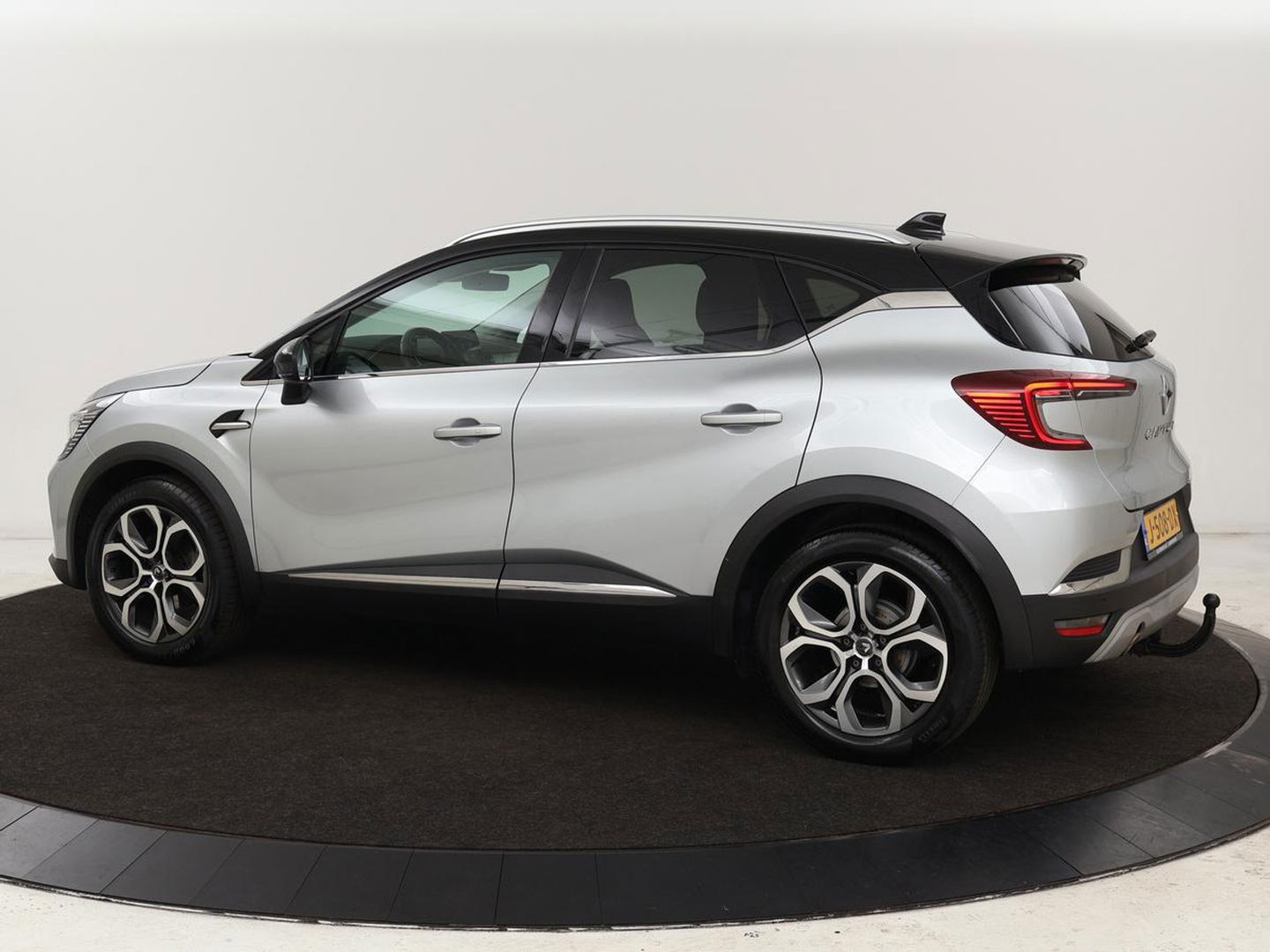 Renault Captur 1.3 TCe Edition One | 154pk | Automaat | Trekhaak | Camera | Half leder | Carplay | BOSE Sound | Full LED | Navigatie | Climate control