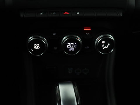 Renault Captur 1.3 TCe Edition One | 154pk | Automaat | Trekhaak | Camera | Half leder | Carplay | BOSE Sound | Full LED | Navigatie | Climate control
