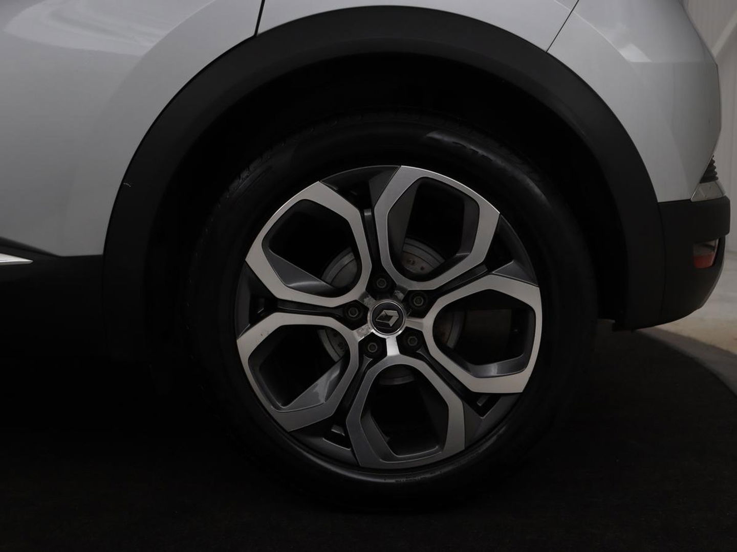 Renault Captur 1.3 TCe Edition One | 154pk | Automaat | Trekhaak | Camera | Half leder | Carplay | BOSE Sound | Full LED | Navigatie | Climate control