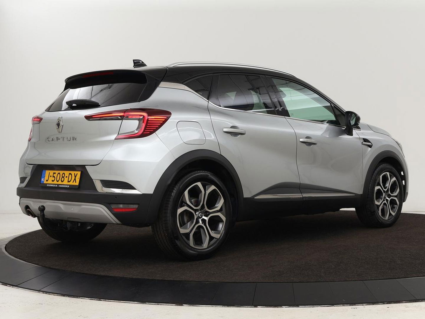Renault Captur 1.3 TCe Edition One | 154pk | Automaat | Trekhaak | Camera | Half leder | Carplay | BOSE Sound | Full LED | Navigatie | Climate control