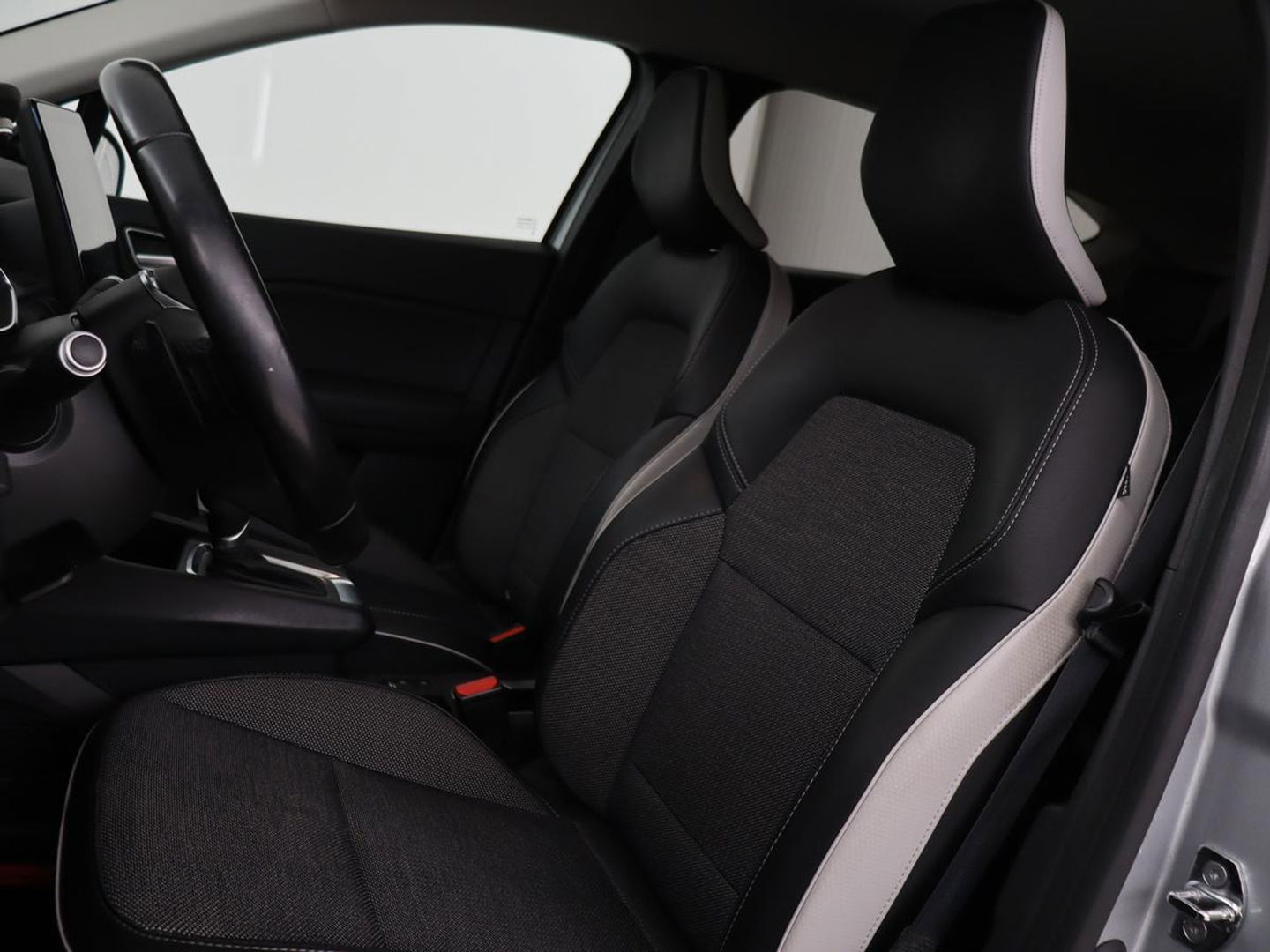 Renault Captur 1.3 TCe Edition One | 154pk | Automaat | Trekhaak | Camera | Half leder | Carplay | BOSE Sound | Full LED | Navigatie | Climate control