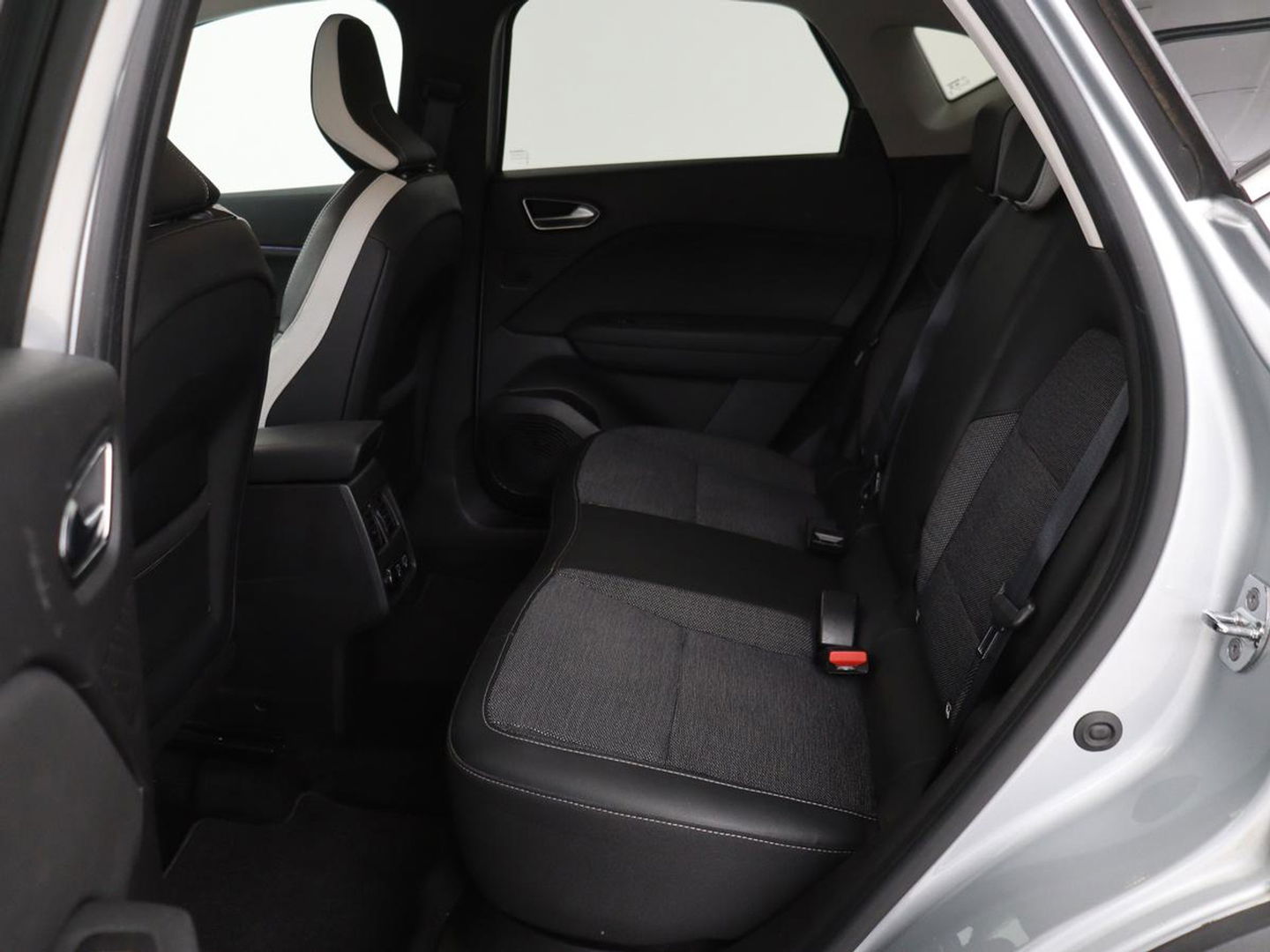 Renault Captur 1.3 TCe Edition One | 154pk | Automaat | Trekhaak | Camera | Half leder | Carplay | BOSE Sound | Full LED | Navigatie | Climate control