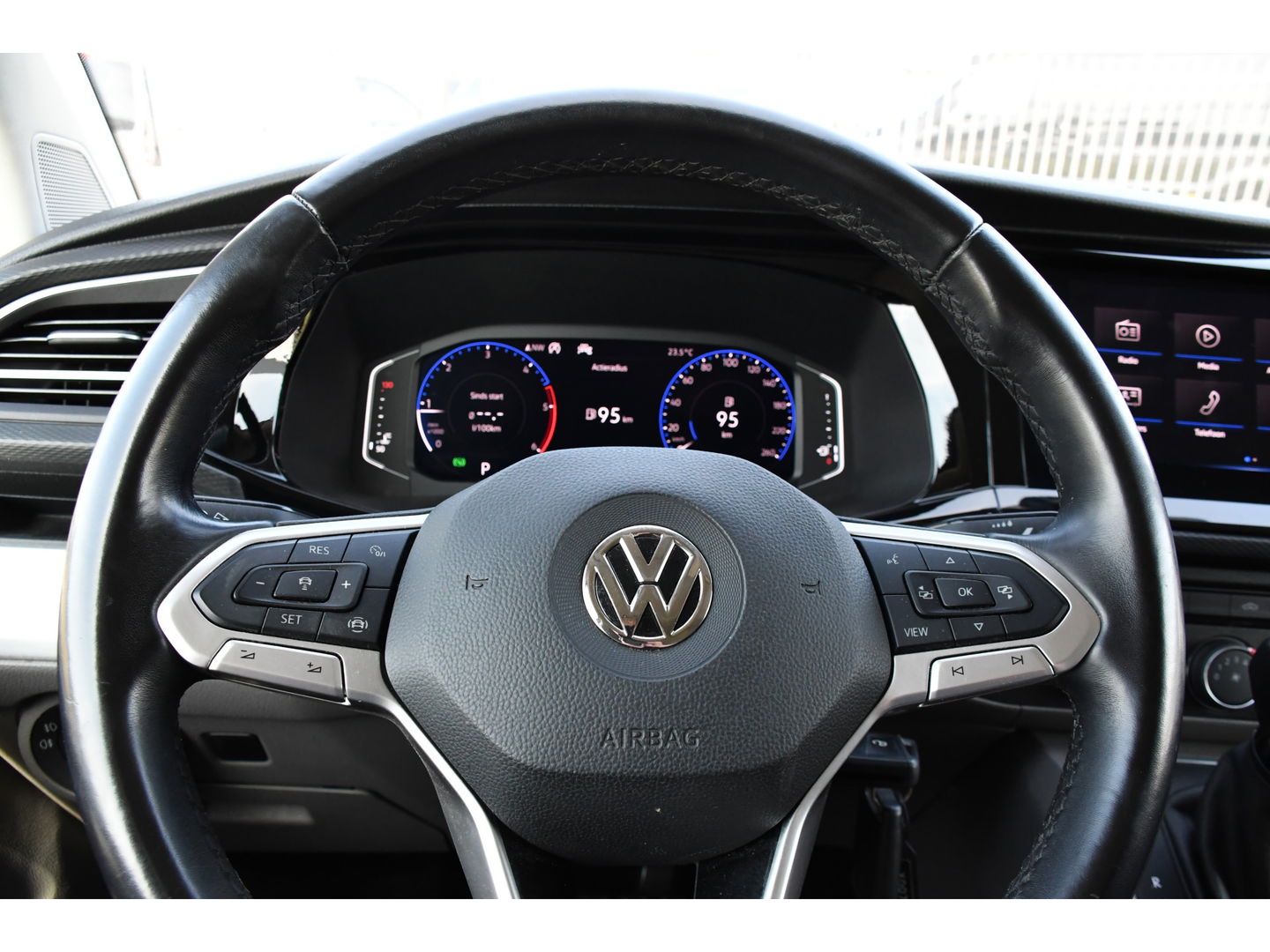 Volkswagen Transporter 2.0 TDI L1H1 32 Bulli Virtual, Adaptieve Cruise, Camera, Carplay, 150PK, LED, 2 x Schuifdeur, NAVI, Uniek!