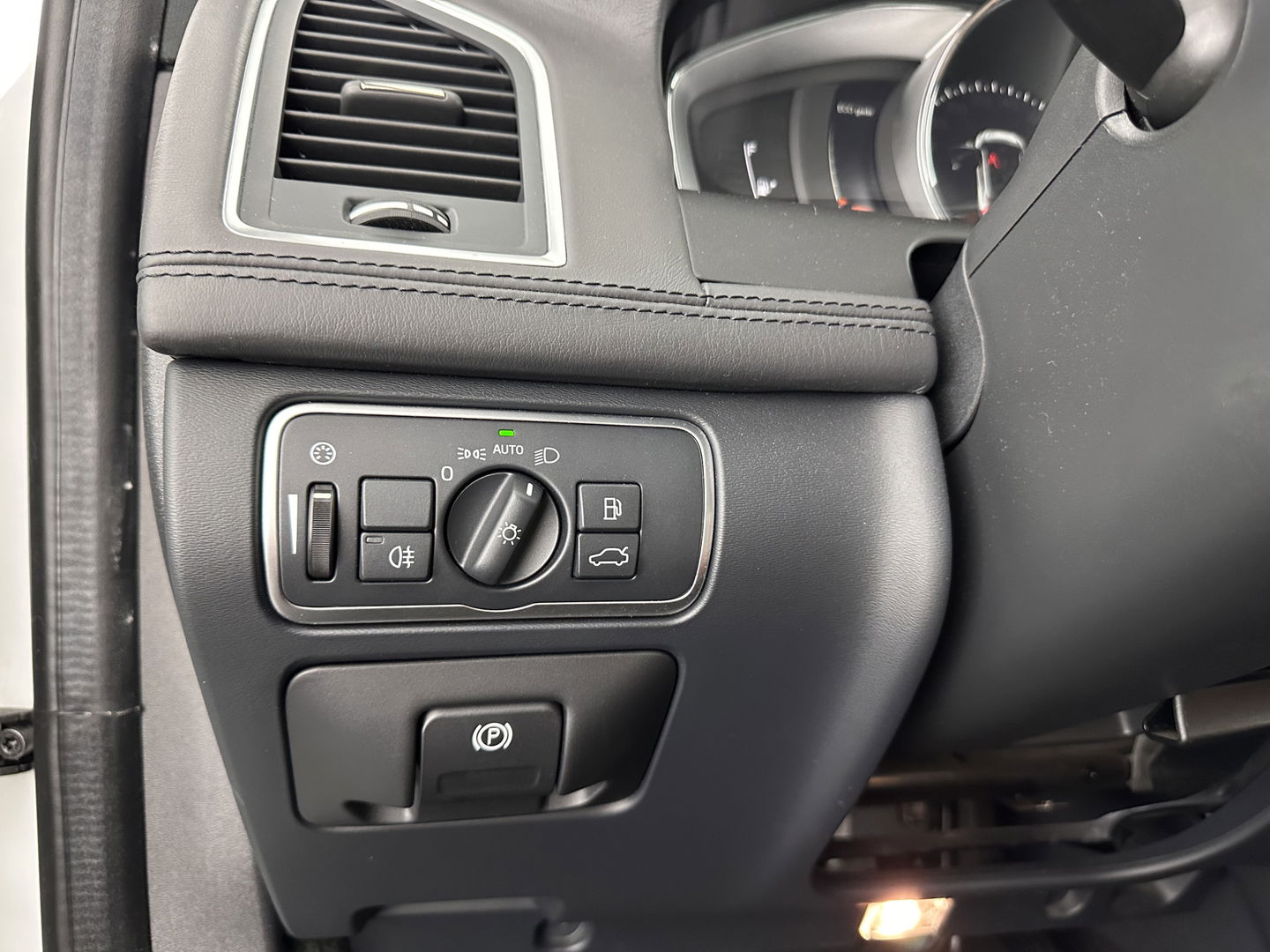Volvo XC60 2.0 D4 FWD Nordic+ AUT. * PANO | NAVI-FULLMAP | ECC | CRUISE | CAMERA | PDC | LEER *