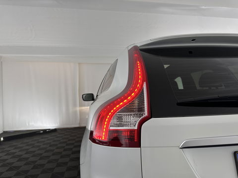 Volvo XC60 2.0 D4 FWD Nordic+ AUT. * PANO | NAVI-FULLMAP | ECC | CRUISE | CAMERA | PDC | LEER *