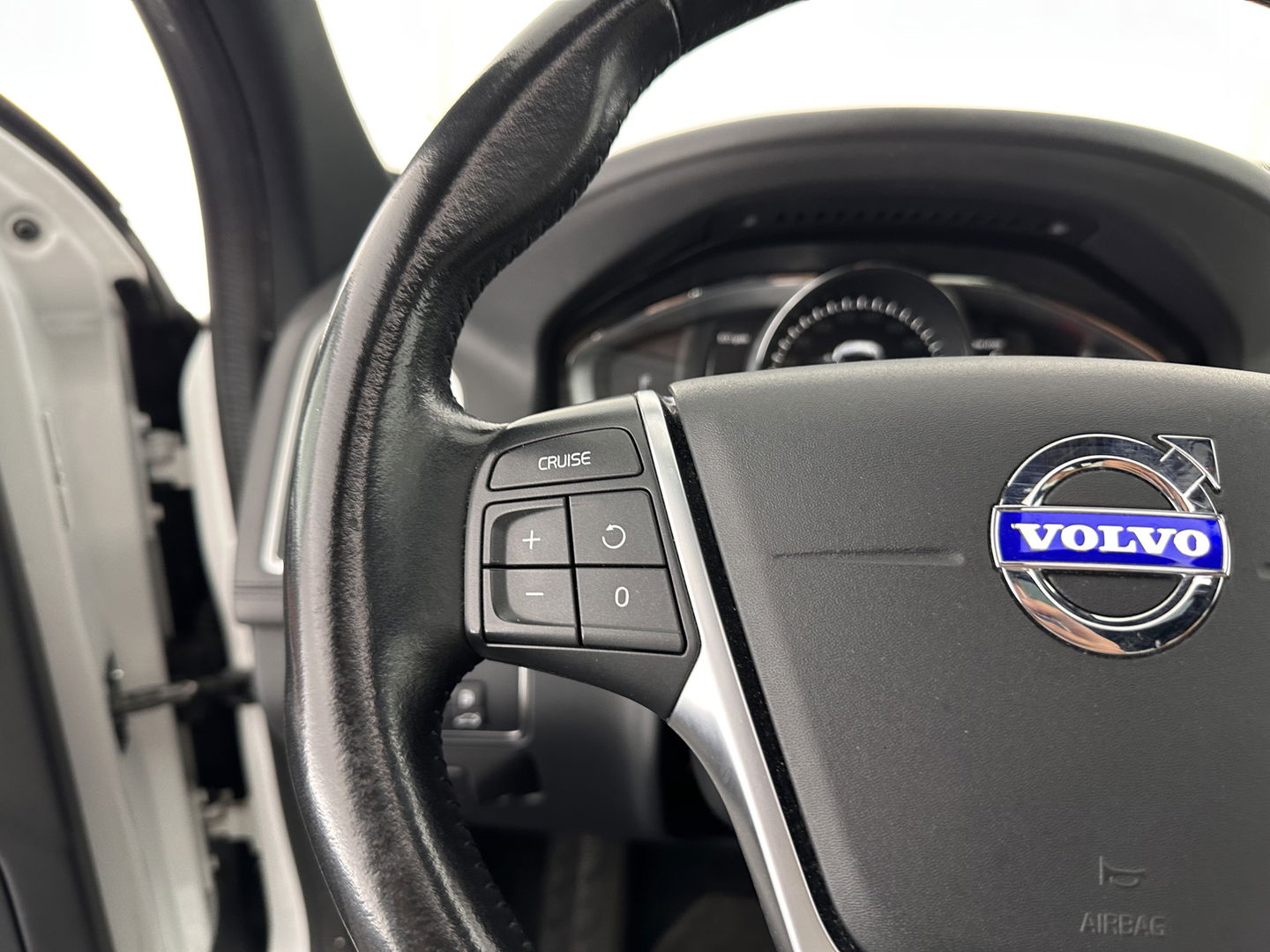 Volvo XC60 2.0 D4 FWD Nordic+ AUT. * PANO | NAVI-FULLMAP | ECC | CRUISE | CAMERA | PDC | LEER *
