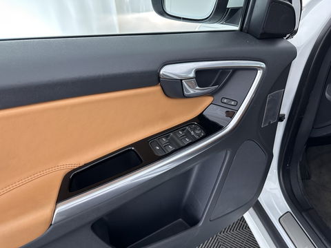 Volvo XC60 2.0 D4 FWD Nordic+ AUT. * PANO | NAVI-FULLMAP | ECC | CRUISE | CAMERA | PDC | LEER *