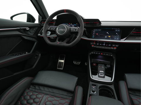 Audi RS3 Sportback 2.5 TFSI quattro Aut. *PANO | HEAD-UP | MATRIX-LED | FULL-LED | ADAPTIVE-CRUISE | BLIND-SPOT | MEMORY-PACK | KEYLESS | SPORT-SEATS | CAMERA | DIGI-COCKPIT | AMBIENT-LIGHT | 19''ALU*