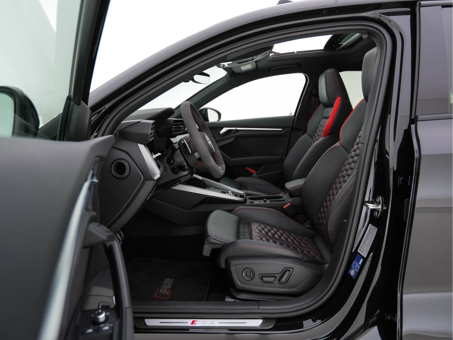 Audi RS3 Sportback 2.5 TFSI quattro Aut. *PANO | HEAD-UP | MATRIX-LED | FULL-LED | ADAPTIVE-CRUISE | BLIND-SPOT | MEMORY-PACK | KEYLESS | SPORT-SEATS | CAMERA | DIGI-COCKPIT | AMBIENT-LIGHT | 19''ALU*
