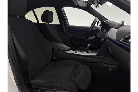 BMW 3 Serie 318i Executive M-Sport Sfeerverlichting LED Clima Cruise Navigatie PDC 18''LMV