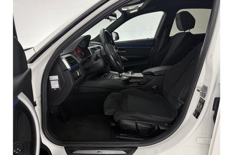 BMW 3 Serie 318i Executive M-Sport Sfeerverlichting LED Clima Cruise Navigatie PDC 18''LMV