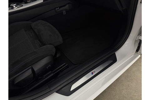 BMW 3 Serie 318i Executive M-Sport Sfeerverlichting LED Clima Cruise Navigatie PDC 18''LMV