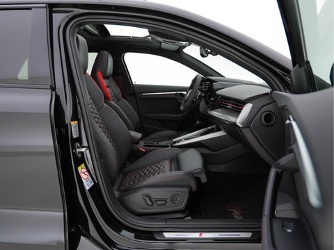 Audi RS3 Sportback 2.5 TFSI quattro Aut. *PANO | HEAD-UP | MATRIX-LED | FULL-LED | ADAPTIVE-CRUISE | BLIND-SPOT | MEMORY-PACK | KEYLESS | SPORT-SEATS | CAMERA | DIGI-COCKPIT | AMBIENT-LIGHT | 19''ALU*
