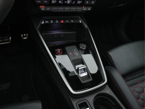 Audi RS3 Sportback 2.5 TFSI quattro Aut. *PANO | HEAD-UP | MATRIX-LED | FULL-LED | ADAPTIVE-CRUISE | BLIND-SPOT | MEMORY-PACK | KEYLESS | SPORT-SEATS | CAMERA | DIGI-COCKPIT | AMBIENT-LIGHT | 19''ALU*