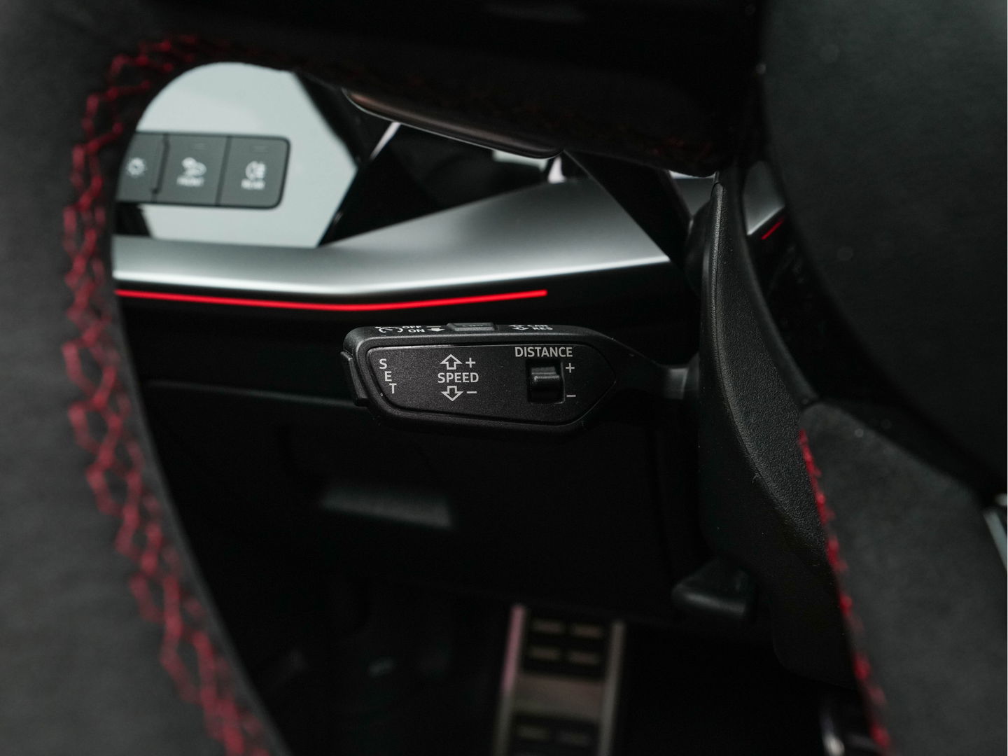 Audi RS3 Sportback 2.5 TFSI quattro Aut. *PANO | HEAD-UP | MATRIX-LED | FULL-LED | ADAPTIVE-CRUISE | BLIND-SPOT | MEMORY-PACK | KEYLESS | SPORT-SEATS | CAMERA | DIGI-COCKPIT | AMBIENT-LIGHT | 19''ALU*