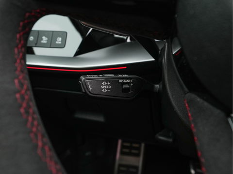 Audi RS3 Sportback 2.5 TFSI quattro Aut. *PANO | HEAD-UP | MATRIX-LED | FULL-LED | ADAPTIVE-CRUISE | BLIND-SPOT | MEMORY-PACK | KEYLESS | SPORT-SEATS | CAMERA | DIGI-COCKPIT | AMBIENT-LIGHT | 19''ALU*