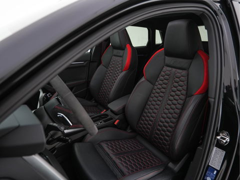 Audi RS3 Sportback 2.5 TFSI quattro Aut. *PANO | HEAD-UP | MATRIX-LED | FULL-LED | ADAPTIVE-CRUISE | BLIND-SPOT | MEMORY-PACK | KEYLESS | SPORT-SEATS | CAMERA | DIGI-COCKPIT | AMBIENT-LIGHT | 19''ALU*