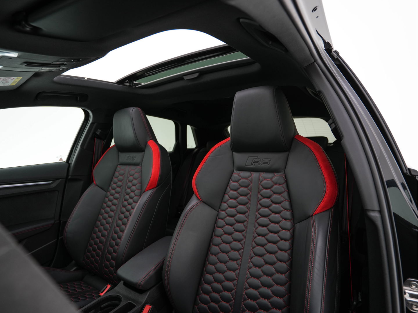 Audi RS3 Sportback 2.5 TFSI quattro Aut. *PANO | HEAD-UP | MATRIX-LED | FULL-LED | ADAPTIVE-CRUISE | BLIND-SPOT | MEMORY-PACK | KEYLESS | SPORT-SEATS | CAMERA | DIGI-COCKPIT | AMBIENT-LIGHT | 19''ALU*