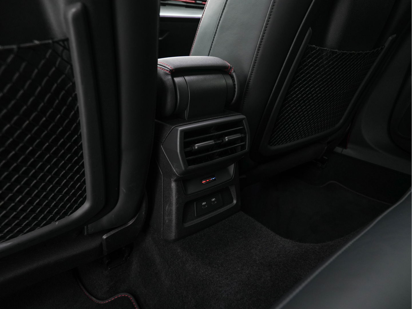 Audi RS3 Sportback 2.5 TFSI quattro Aut. *PANO | HEAD-UP | MATRIX-LED | FULL-LED | ADAPTIVE-CRUISE | BLIND-SPOT | MEMORY-PACK | KEYLESS | SPORT-SEATS | CAMERA | DIGI-COCKPIT | AMBIENT-LIGHT | 19''ALU*