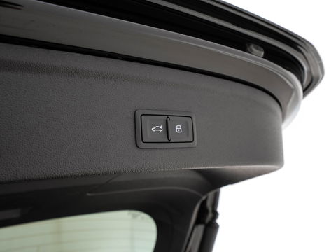 Audi RS3 Sportback 2.5 TFSI quattro Aut. *PANO | HEAD-UP | MATRIX-LED | FULL-LED | ADAPTIVE-CRUISE | BLIND-SPOT | MEMORY-PACK | KEYLESS | SPORT-SEATS | CAMERA | DIGI-COCKPIT | AMBIENT-LIGHT | 19''ALU*