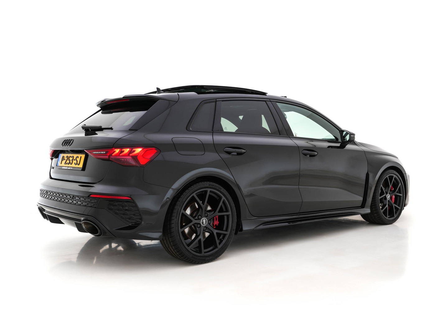 Audi RS3 Sportback 2.5 TFSI quattro Aut. *PANO | HEAD-UP | MATRIX-LED | FULL-LED | ADAPTIVE-CRUISE | BLIND-SPOT | MEMORY-PACK | KEYLESS | SPORT-SEATS | CAMERA | DIGI-COCKPIT | AMBIENT-LIGHT | 19''ALU*