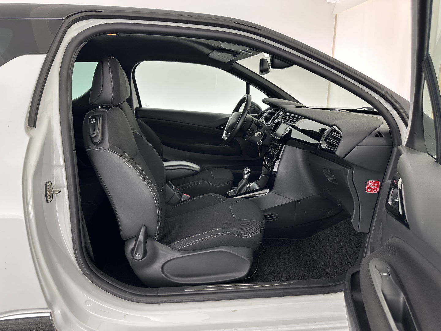 Citroën DS3 1.6 e-HDi So Chic * NAVI-FULLMAP | ECC | PDC | CRUISE | RADIO-CD *