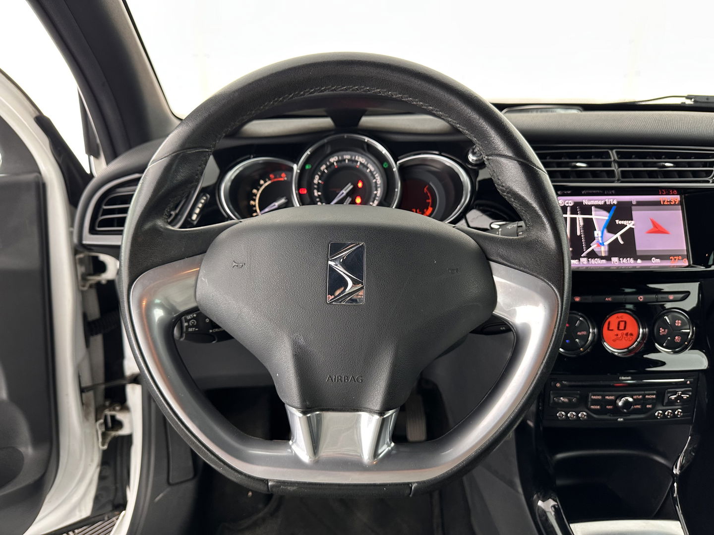 Citroën DS3 1.6 e-HDi So Chic * NAVI-FULLMAP | ECC | PDC | CRUISE | RADIO-CD *