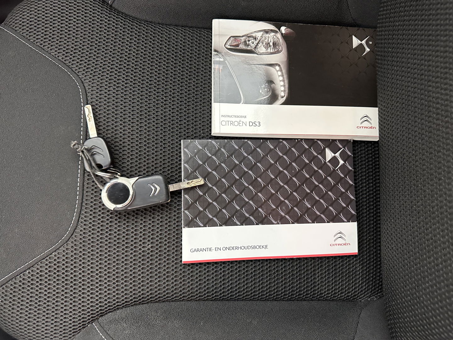 Citroën DS3 1.6 e-HDi So Chic * NAVI-FULLMAP | ECC | PDC | CRUISE | RADIO-CD *