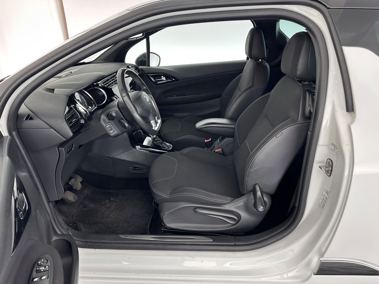 Citroën DS3 1.6 e-HDi So Chic * NAVI-FULLMAP | ECC | PDC | CRUISE | RADIO-CD *