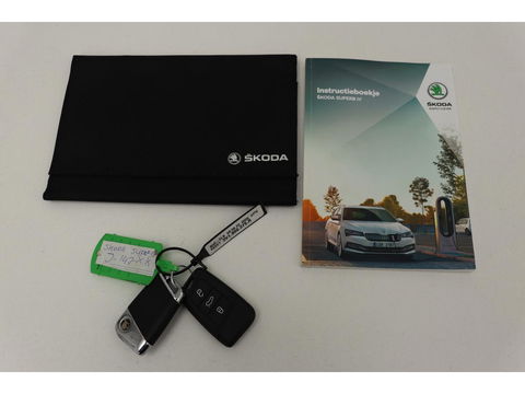 Škoda Superb 1.4 TSI iV Business Edition Plus | Stoelverwarming | Carplay | Camera | Memory | Full LED | Navigatie | Keyless | PHEV
