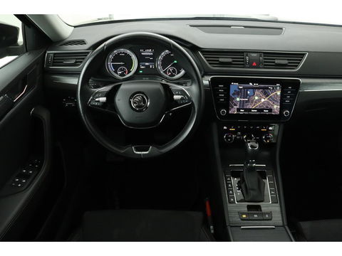 Škoda Superb 1.4 TSI iV Business Edition Plus | Stoelverwarming | Carplay | Camera | Memory | Full LED | Navigatie | Keyless | PHEV