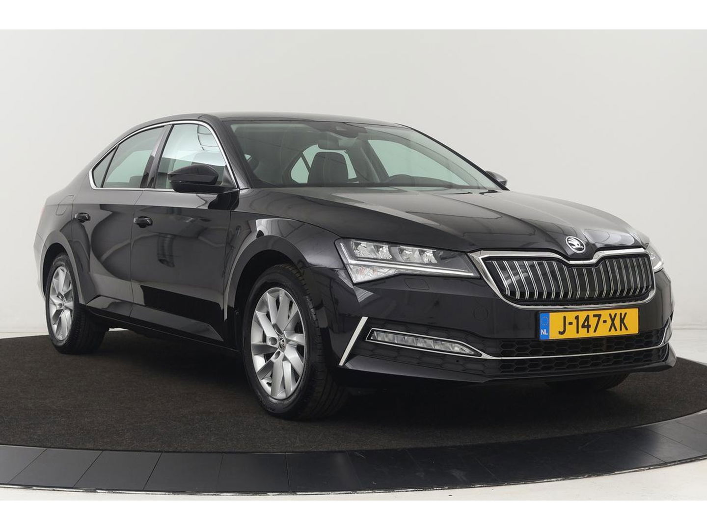 Škoda Superb 1.4 TSI iV Business Edition Plus | Stoelverwarming | Carplay | Camera | Memory | Full LED | Navigatie | Keyless | PHEV