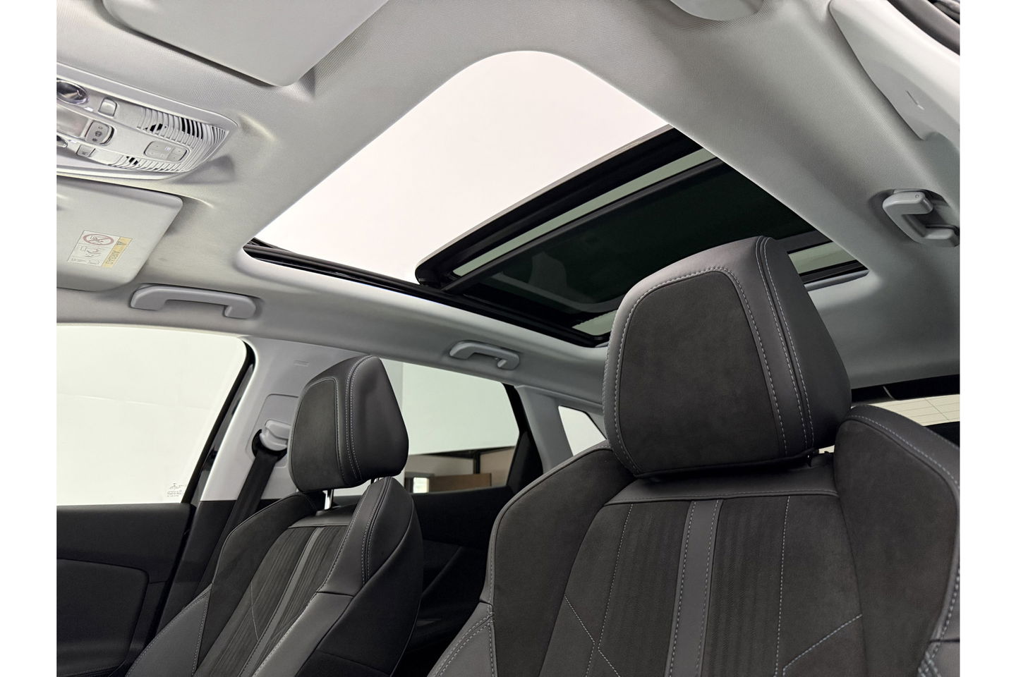 Peugeot 3008 1.2 PureTech Pano Sfeer 360Camera LED Carplay Virtual Clima Cruise PDC Navi 18"LMV