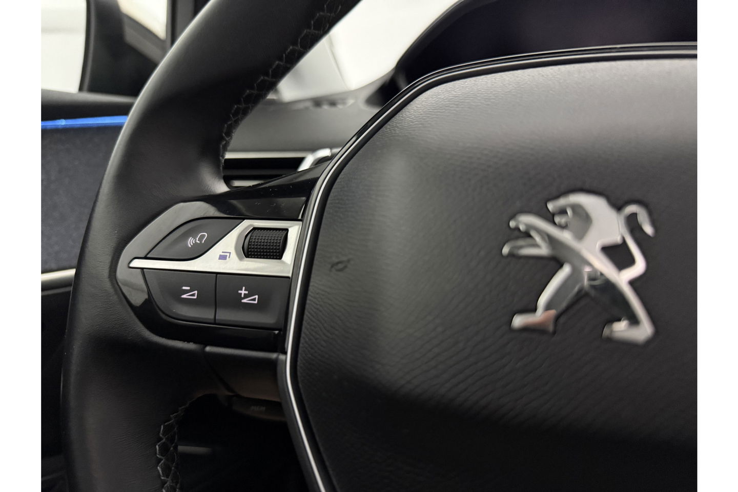 Peugeot 3008 1.2 PureTech Pano Sfeer 360Camera LED Carplay Virtual Clima Cruise PDC Navi 18"LMV