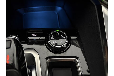 Peugeot 3008 1.2 PureTech Pano Sfeer 360Camera LED Carplay Virtual Clima Cruise PDC Navi 18"LMV