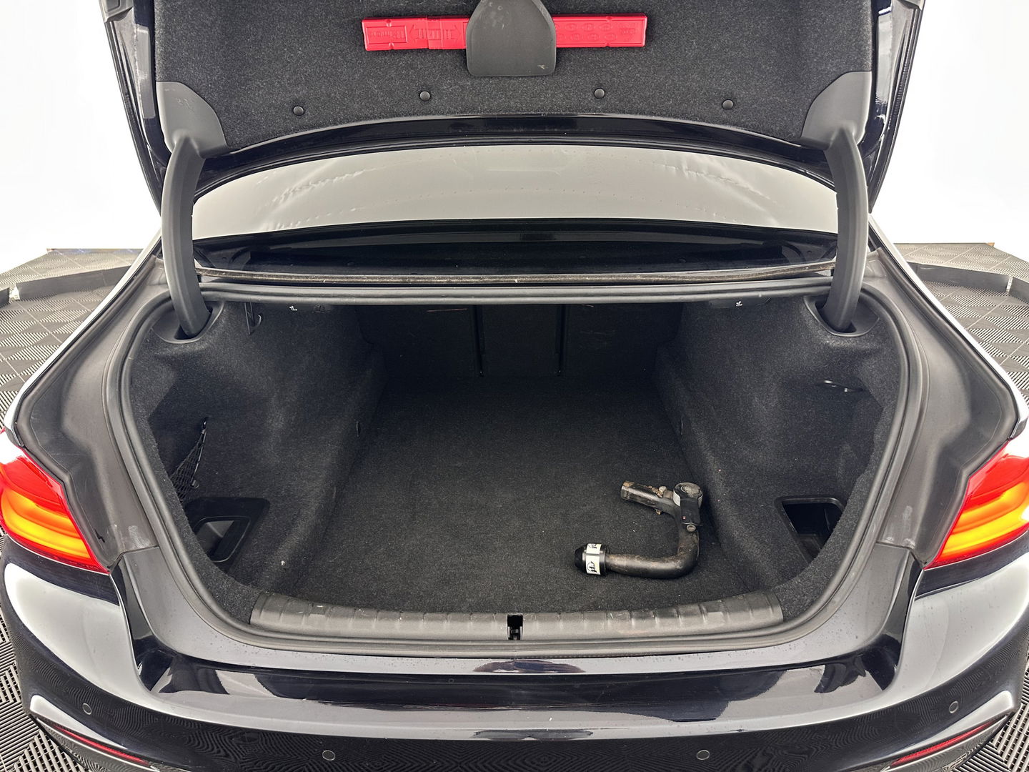 BMW 5 Serie 520d xDrive High Executive Aut. *PANO | FULL-LEATHER | FULL-LED | HEAD-UP | DIGI-COCKPIT | NAVI-FULLMAP | TOP-VIEW | MEMORY-PACK | ECC | PDC | CRUISE | 20''ALU | TOWBAR*