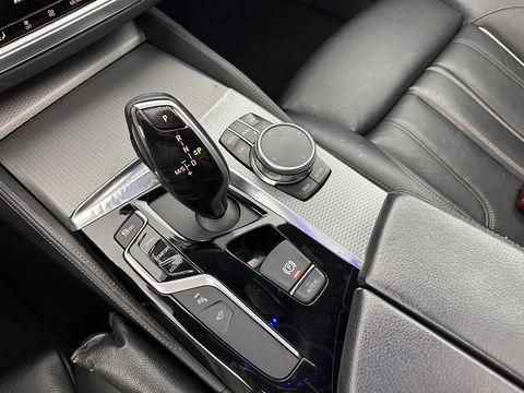 BMW 5 Serie 520d xDrive High Executive Aut. *PANO | FULL-LEATHER | FULL-LED | HEAD-UP | DIGI-COCKPIT | NAVI-FULLMAP | TOP-VIEW | MEMORY-PACK | ECC | PDC | CRUISE | 20''ALU | TOWBAR*