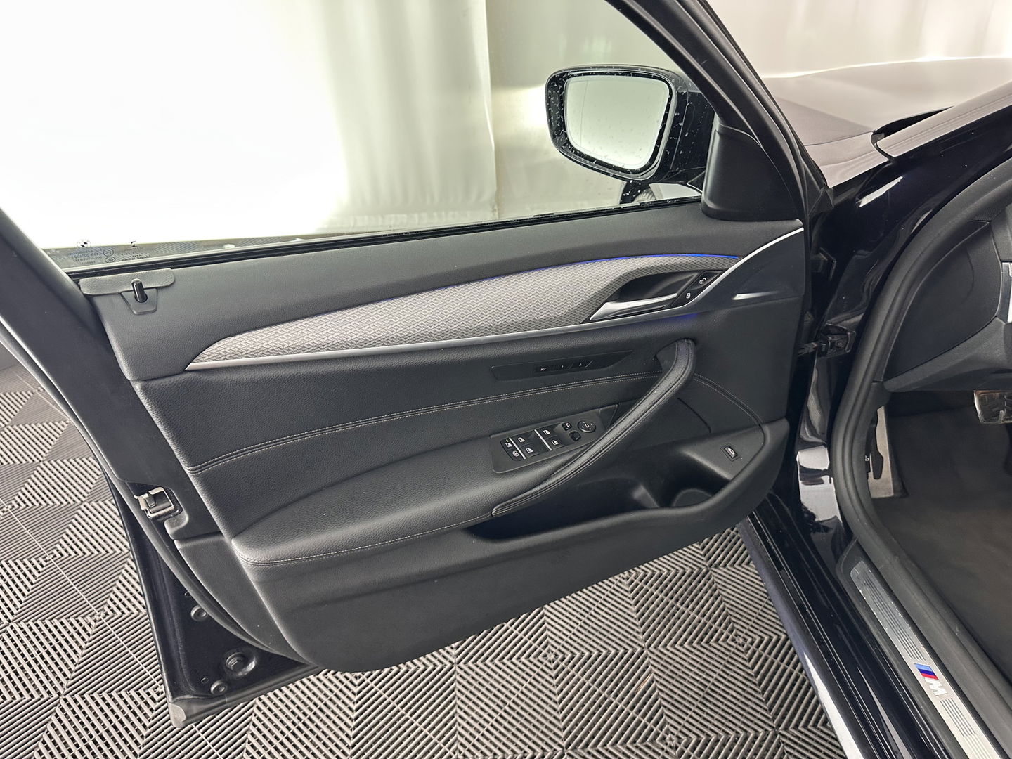 BMW 5 Serie 520d xDrive High Executive Aut. *PANO | FULL-LEATHER | FULL-LED | HEAD-UP | DIGI-COCKPIT | NAVI-FULLMAP | TOP-VIEW | MEMORY-PACK | ECC | PDC | CRUISE | 20''ALU | TOWBAR*