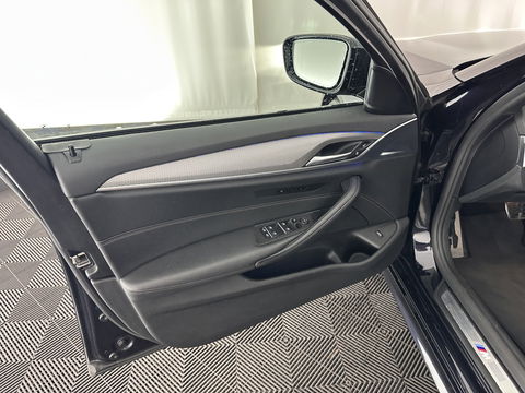 BMW 5 Serie 520d xDrive High Executive Aut. *PANO | FULL-LEATHER | FULL-LED | HEAD-UP | DIGI-COCKPIT | NAVI-FULLMAP | TOP-VIEW | MEMORY-PACK | ECC | PDC | CRUISE | 20''ALU | TOWBAR*
