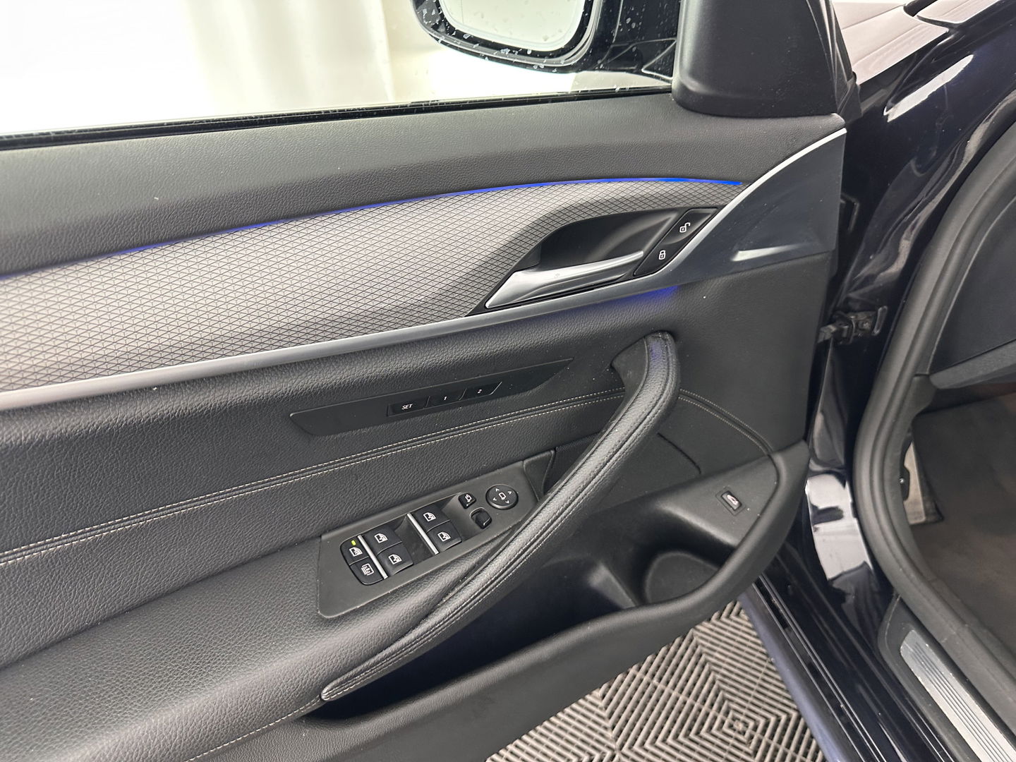 BMW 5 Serie 520d xDrive High Executive Aut. *PANO | FULL-LEATHER | FULL-LED | HEAD-UP | DIGI-COCKPIT | NAVI-FULLMAP | TOP-VIEW | MEMORY-PACK | ECC | PDC | CRUISE | 20''ALU | TOWBAR*