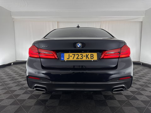 BMW 5 Serie 520d xDrive High Executive Aut. *PANO | FULL-LEATHER | FULL-LED | HEAD-UP | DIGI-COCKPIT | NAVI-FULLMAP | TOP-VIEW | MEMORY-PACK | ECC | PDC | CRUISE | 20''ALU | TOWBAR*