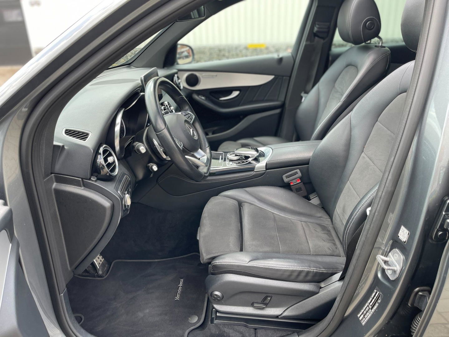 Mercedes-Benz GLC 250 4MATIC AMG PANORAMADAK NAVI LED-XENON AF-TREKHAAK