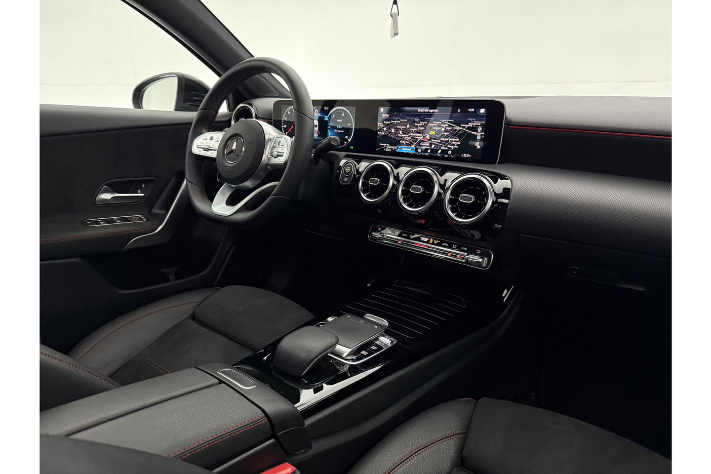 Mercedes-Benz A-Klasse 200 AMG 164PK Pano LED Virtual Camera Clima Cruise Navi PDC 18''LMV