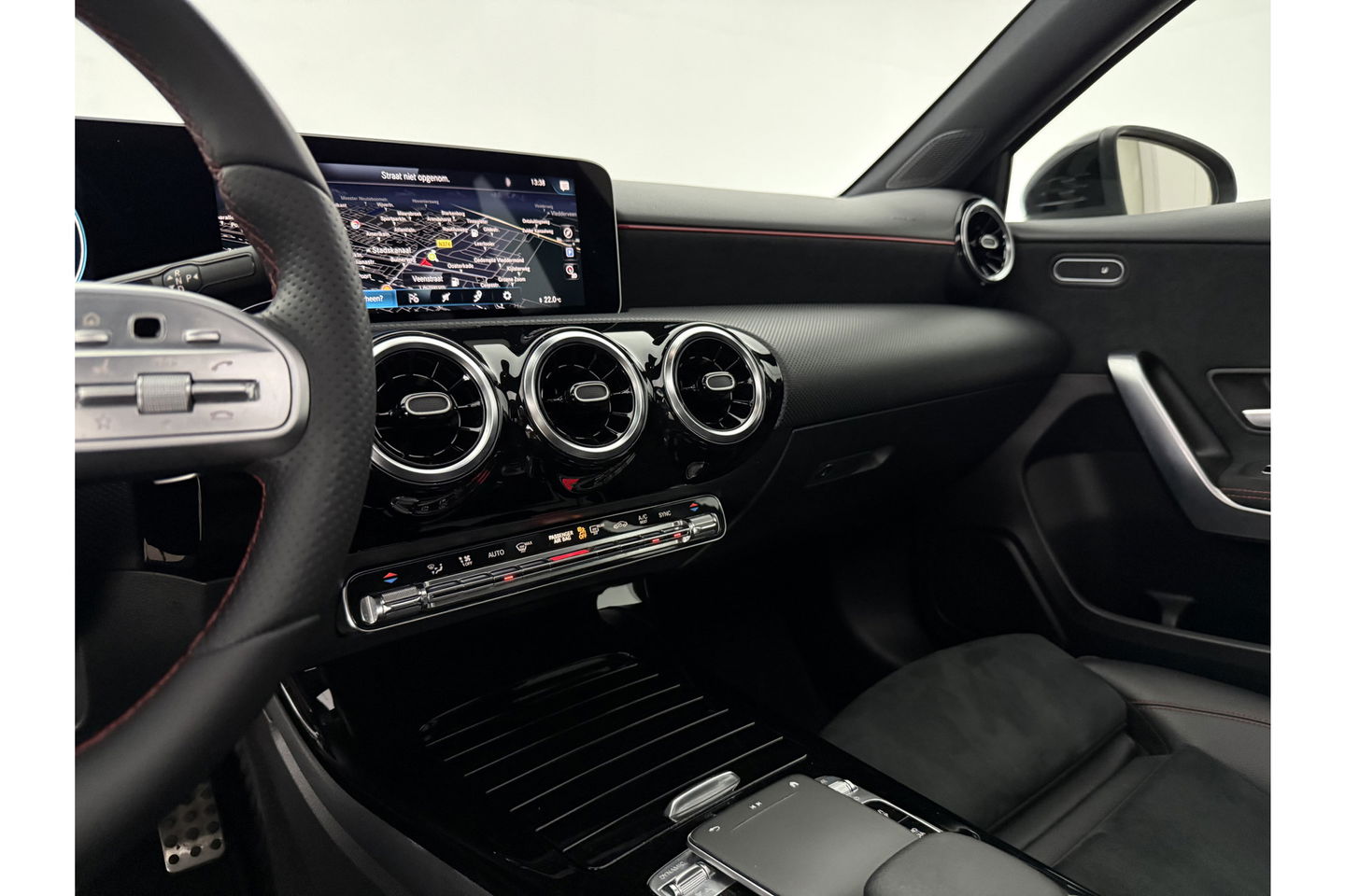 Mercedes-Benz A-Klasse 200 AMG 164PK Pano LED Virtual Camera Clima Cruise Navi PDC 18''LMV