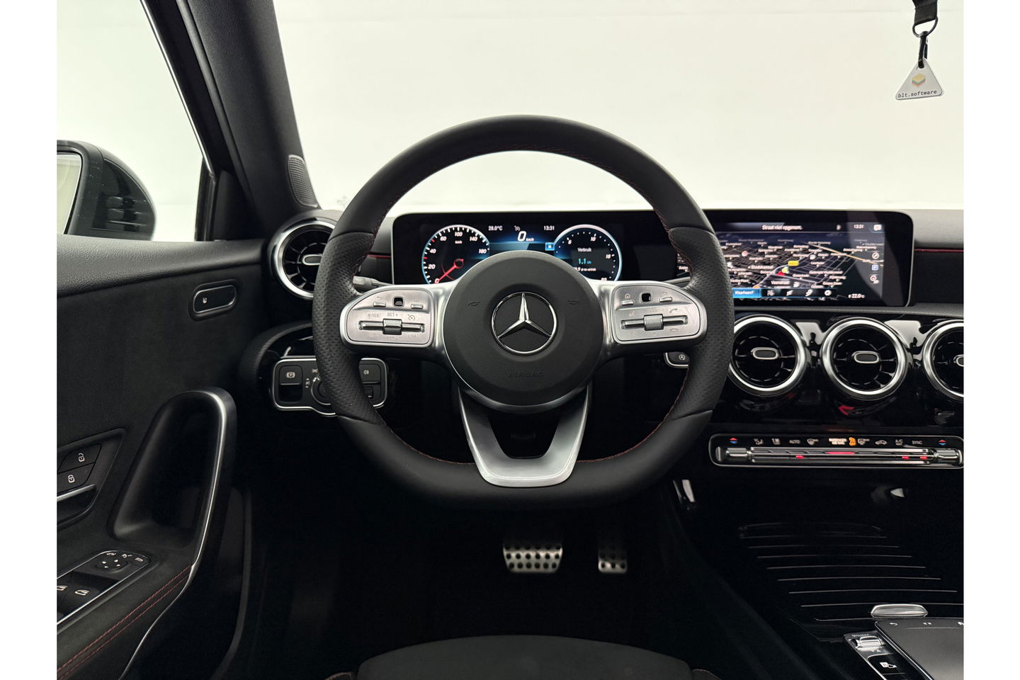 Mercedes-Benz A-Klasse 200 AMG 164PK Pano LED Virtual Camera Clima Cruise Navi PDC 18''LMV