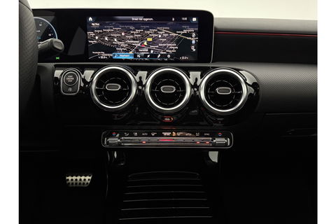 Mercedes-Benz A-Klasse 200 AMG 164PK Pano LED Virtual Camera Clima Cruise Navi PDC 18''LMV