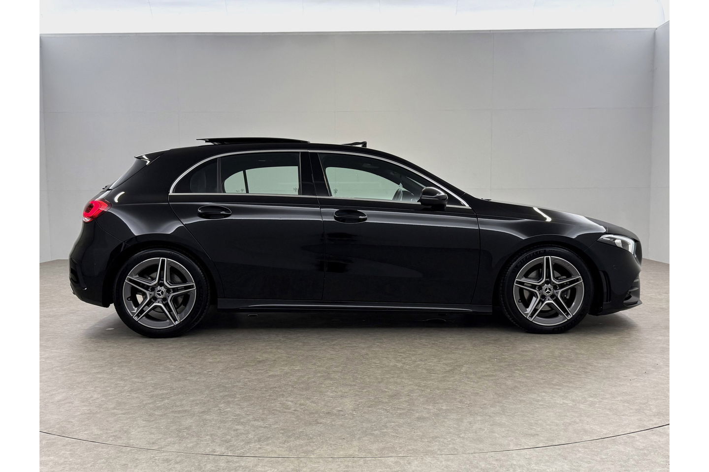 Mercedes-Benz A-Klasse 200 AMG 164PK Pano LED Virtual Camera Clima Cruise Navi PDC 18''LMV