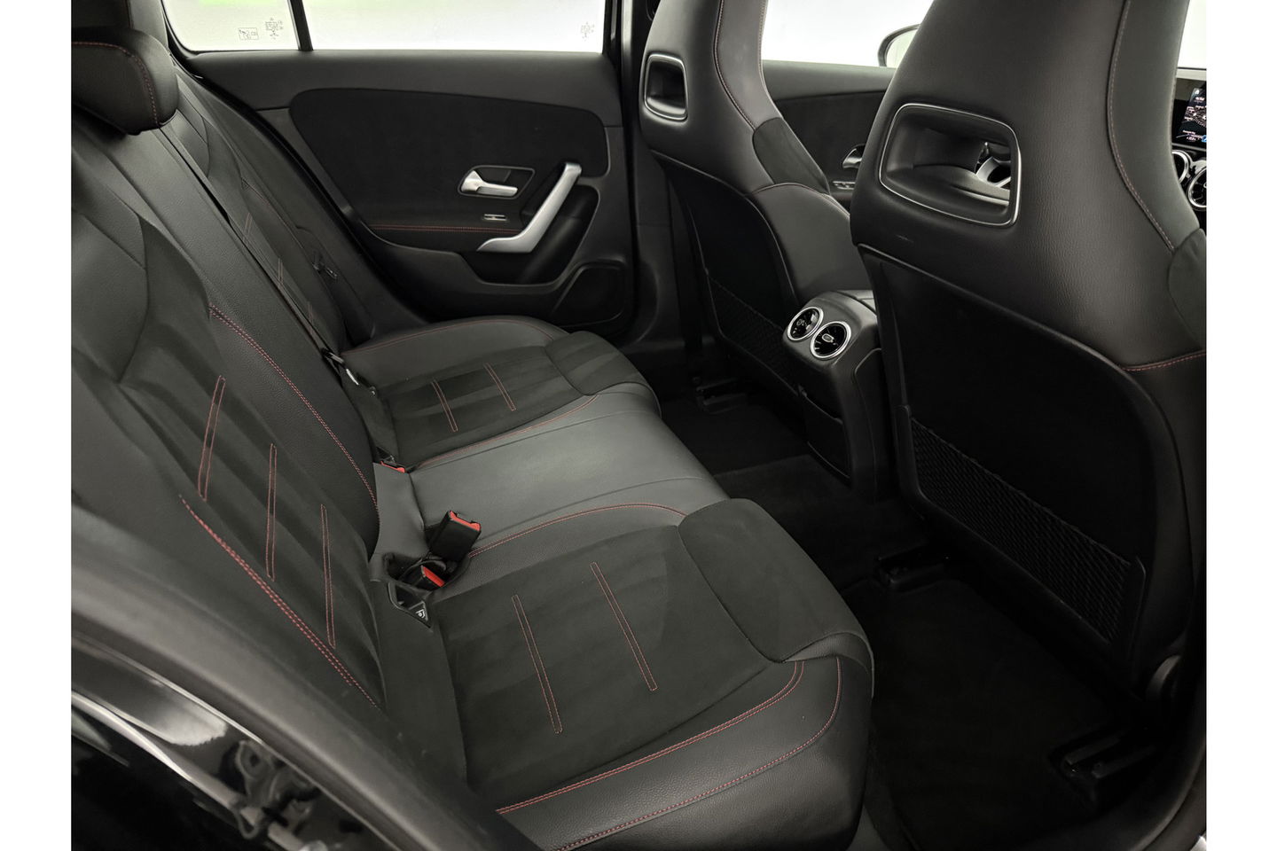 Mercedes-Benz A-Klasse 200 AMG 164PK Pano LED Virtual Camera Clima Cruise Navi PDC 18''LMV