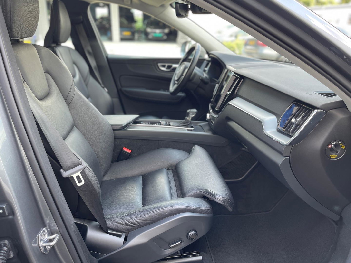 Volvo XC60 2.0 D4 190PK MOMENTUM-PRO 360'"CAMERA LEER NAVI LED XENON