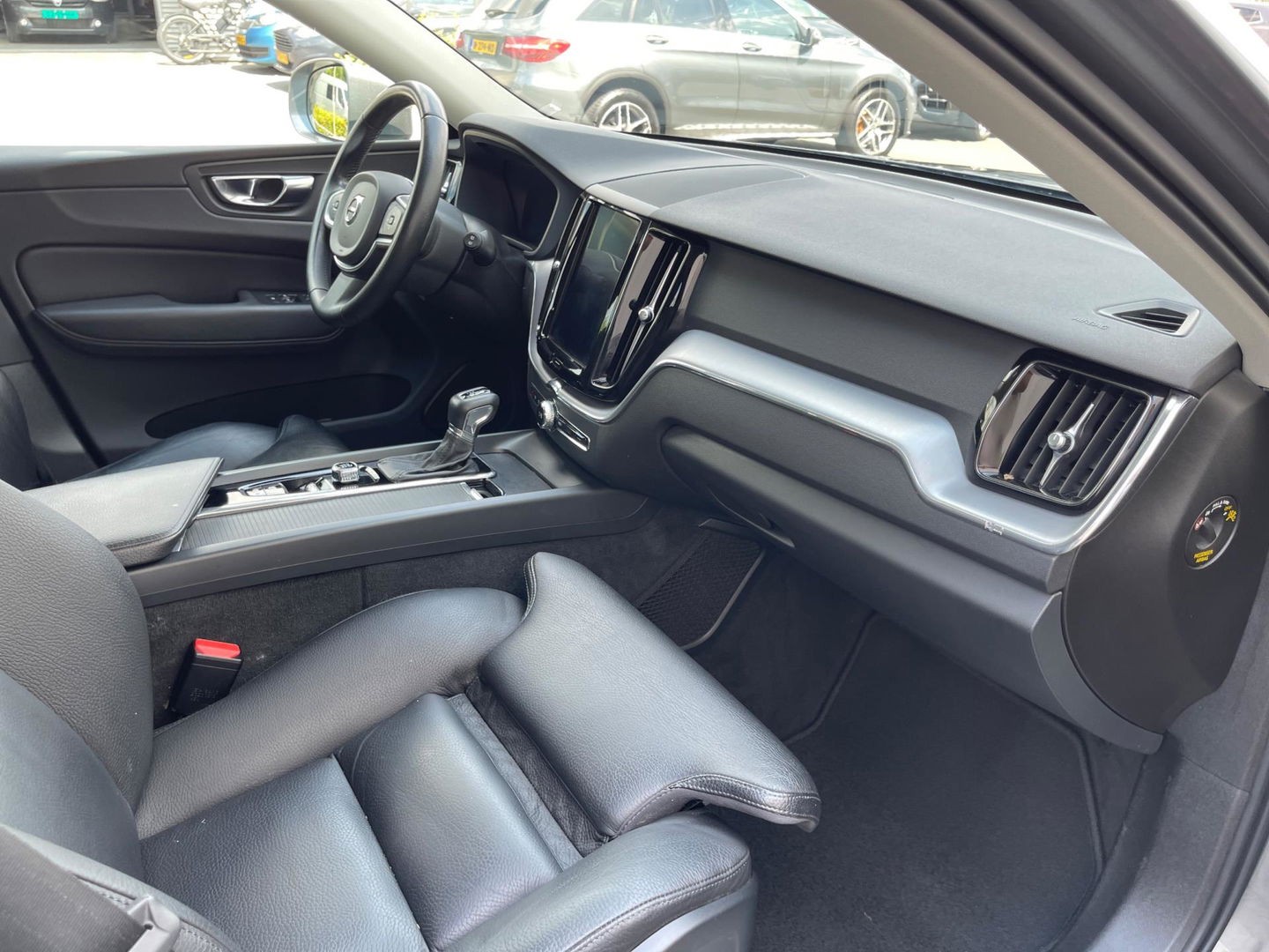 Volvo XC60 2.0 D4 190PK MOMENTUM-PRO 360'"CAMERA LEER NAVI LED XENON